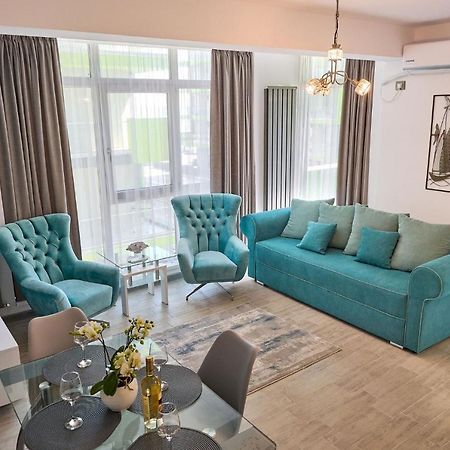 Seastar Apartment - Spa N Pools Beach Resort Mamaia Exteriör bild
