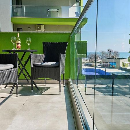 Seastar Apartment - Spa N Pools Beach Resort Mamaia Exteriör bild