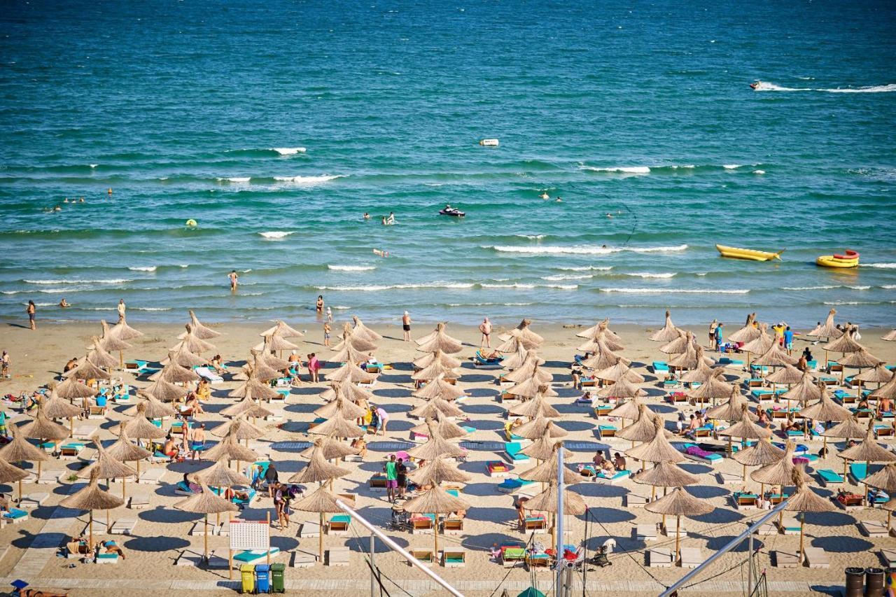 Seastar Apartment - Spa N Pools Beach Resort Mamaia Exteriör bild