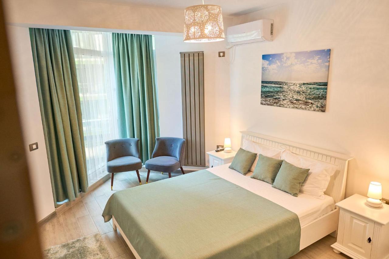 Seastar Apartment - Spa N Pools Beach Resort Mamaia Exteriör bild