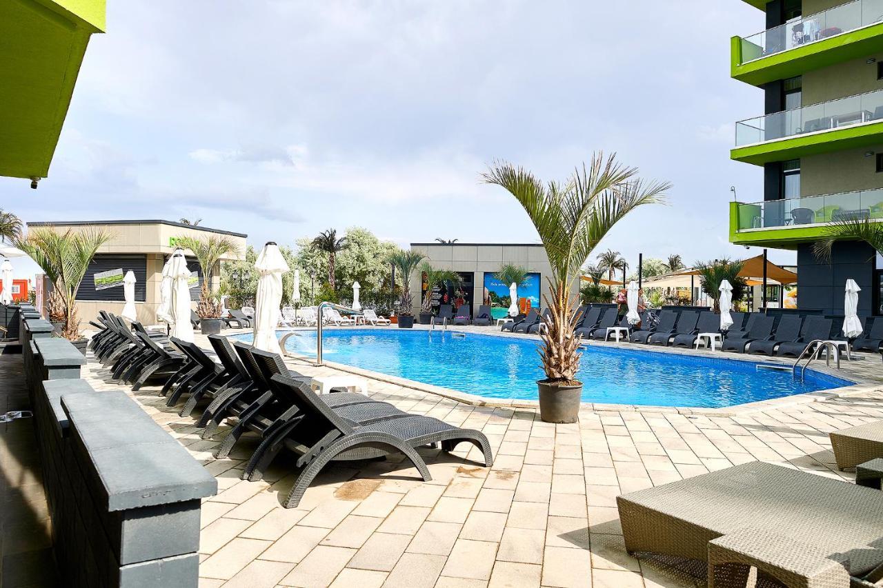 Seastar Apartment - Spa N Pools Beach Resort Mamaia Exteriör bild