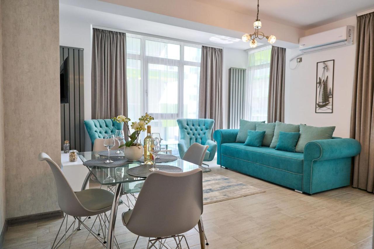 Seastar Apartment - Spa N Pools Beach Resort Mamaia Exteriör bild