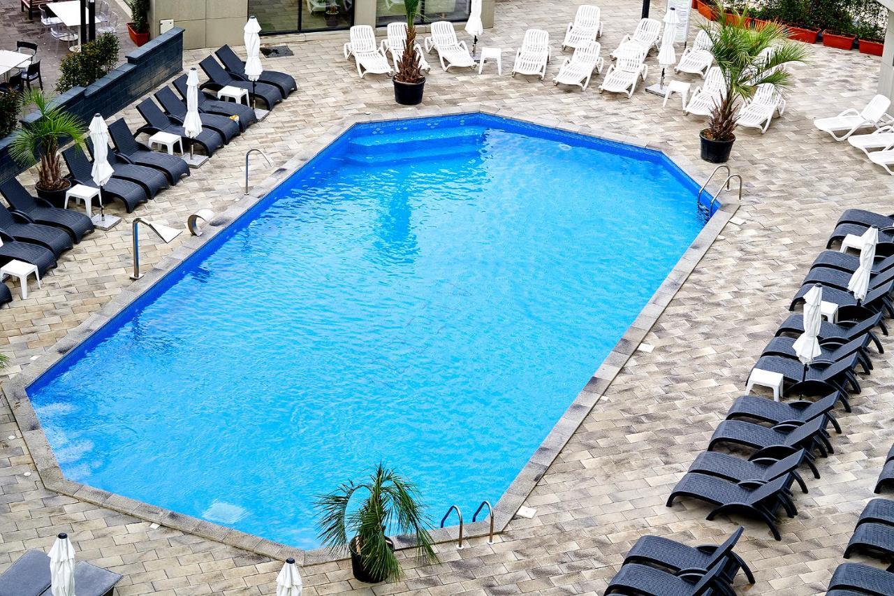 Seastar Apartment - Spa N Pools Beach Resort Mamaia Exteriör bild