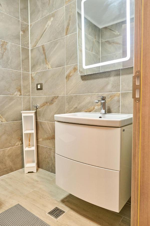 Seastar Apartment - Spa N Pools Beach Resort Mamaia Exteriör bild