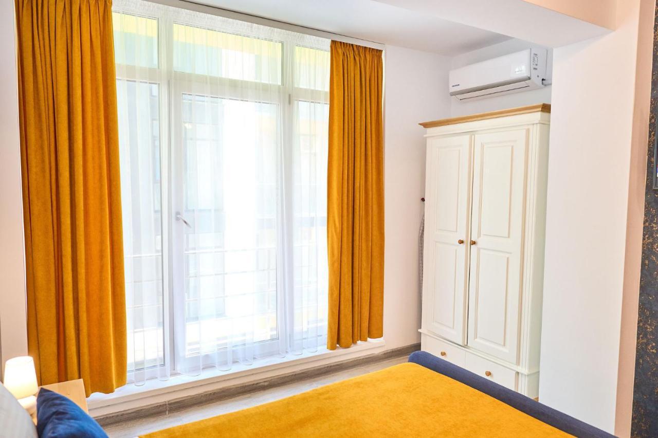 Seastar Apartment - Spa N Pools Beach Resort Mamaia Exteriör bild