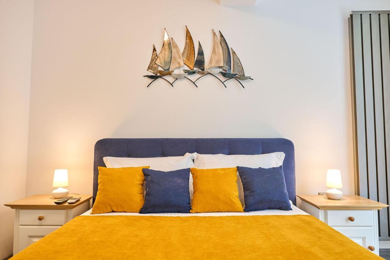 Seastar Apartment - Spa N Pools Beach Resort Mamaia Exteriör bild