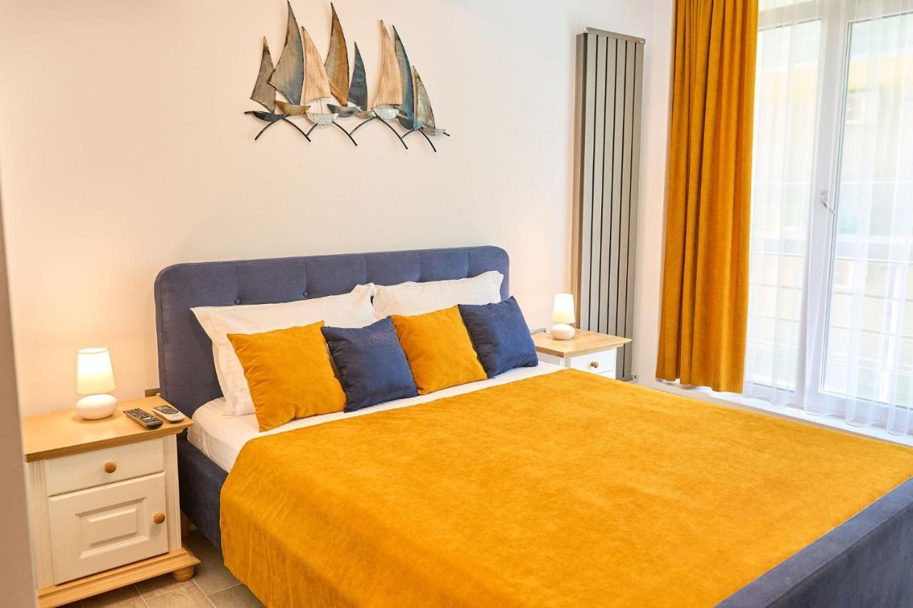 Seastar Apartment - Spa N Pools Beach Resort Mamaia Exteriör bild
