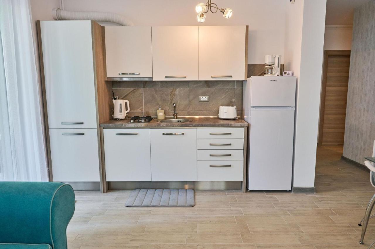 Seastar Apartment - Spa N Pools Beach Resort Mamaia Exteriör bild