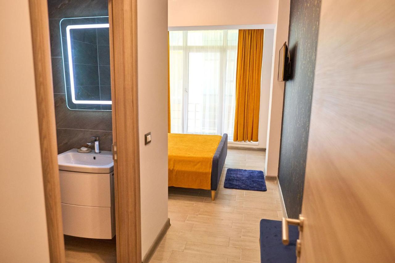 Seastar Apartment - Spa N Pools Beach Resort Mamaia Exteriör bild