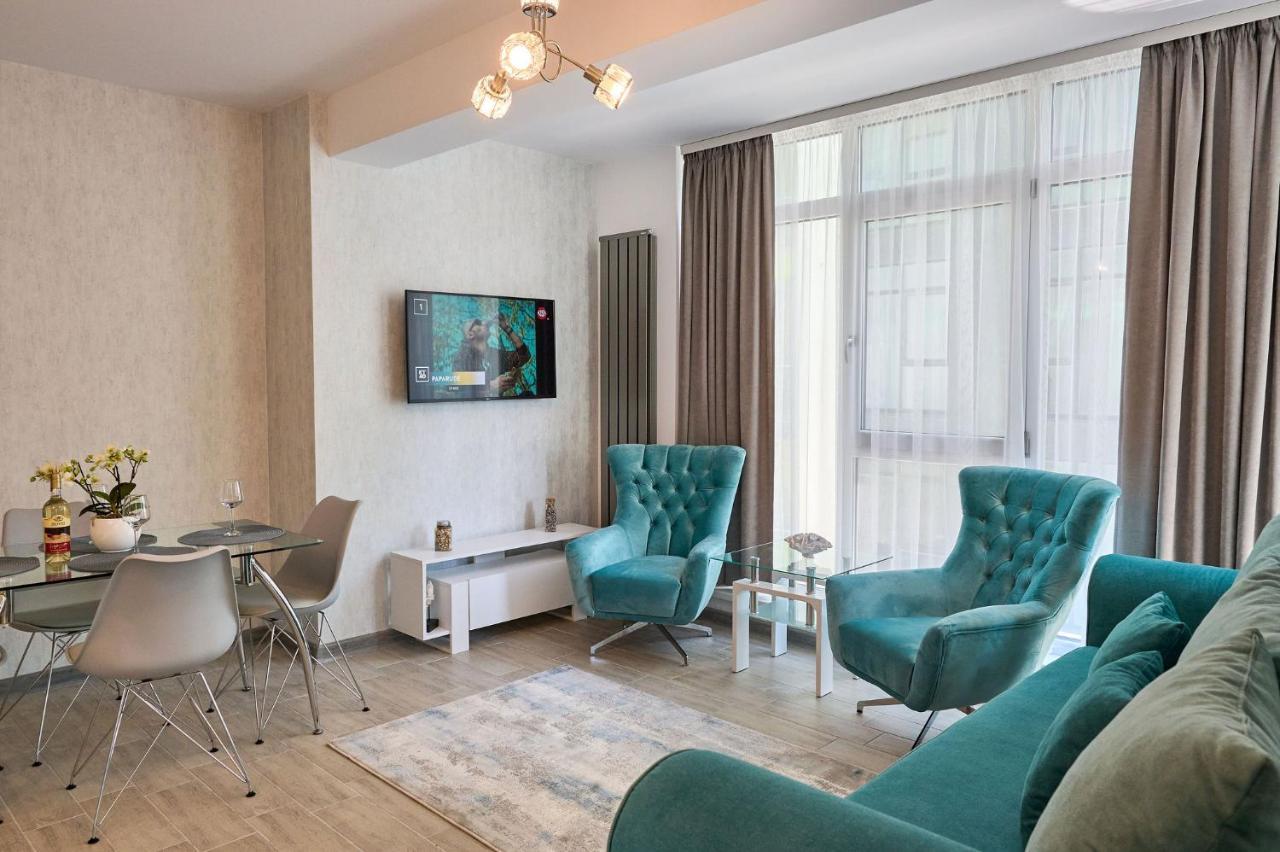Seastar Apartment - Spa N Pools Beach Resort Mamaia Exteriör bild