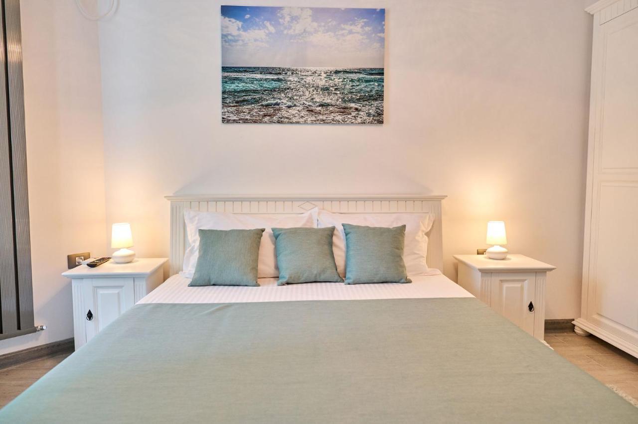 Seastar Apartment - Spa N Pools Beach Resort Mamaia Exteriör bild