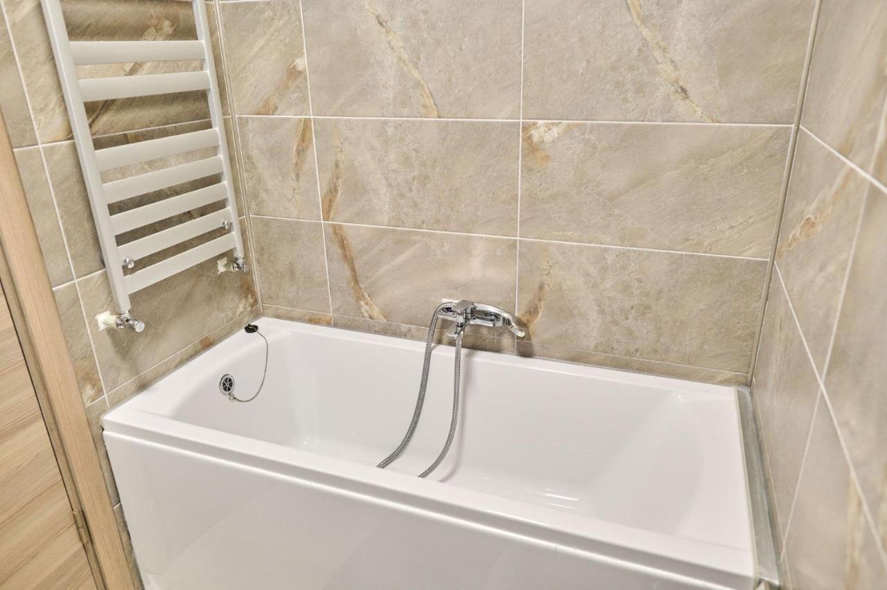 Seastar Apartment - Spa N Pools Beach Resort Mamaia Exteriör bild